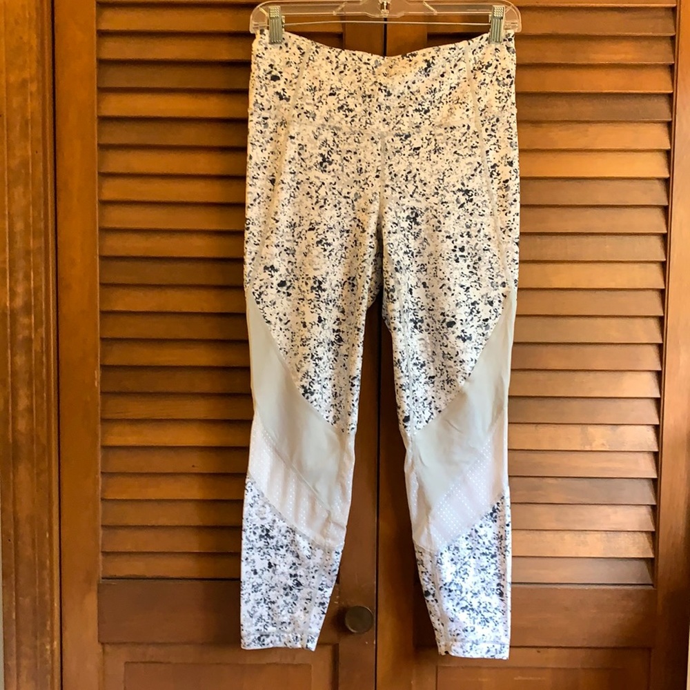 SALE! Athleta Salutation Mesh Leggings 23” Inseam